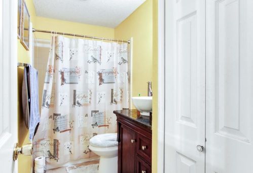 2602 Lk Vly Dr, Garland TX 75040-2817 exterior