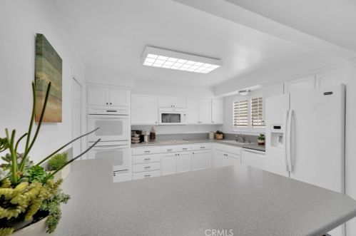 8696 La Playa Cir, Santa Ana CA 92708-5010 exterior