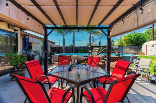 10075 Hedrick Ave, Riverside CA  92503-2377 exterior