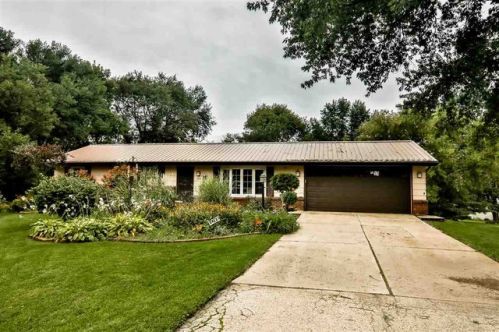 3331 Ironwood Ave, Rockford, IL 61109-3156