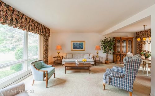 821 Castlewood Ln, Bannockburn IL  60015-2605 exterior