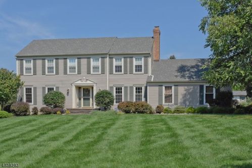 6 Harvest Ct, Clinton, NJ 08809-1011