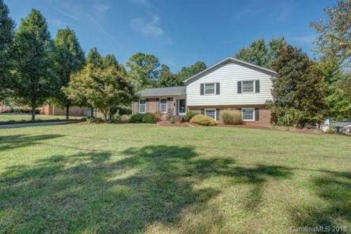 525 Holiday Rd, Gastonia, NC 28054-4914