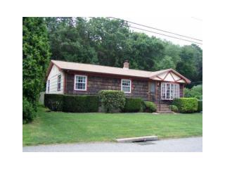 18 Colonial Dr, Warren, RI 02885-1709