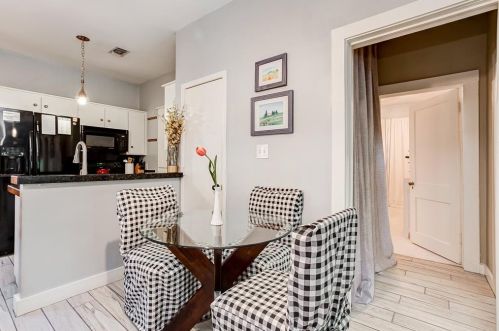 2208 Hillcrest St, Fort Worth TX  76107-4300 exterior