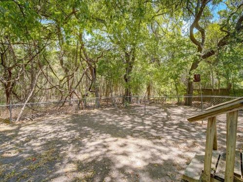 404 Dittmar Rd, Austin TX  78745-7004 exterior