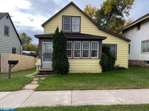 319 6th St, Chisholm, MN 55719-1274