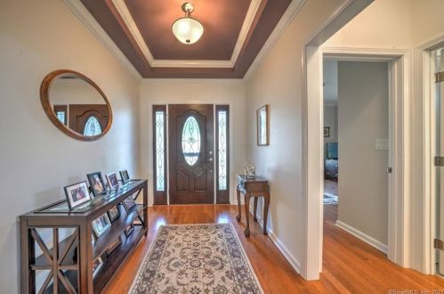 27 Sonoma Ln, Middletown, CT 06457-2077