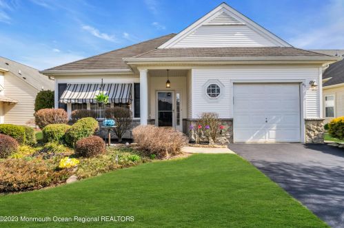 61 Halsted Dr, Lakehurst, NJ 08759-6149
