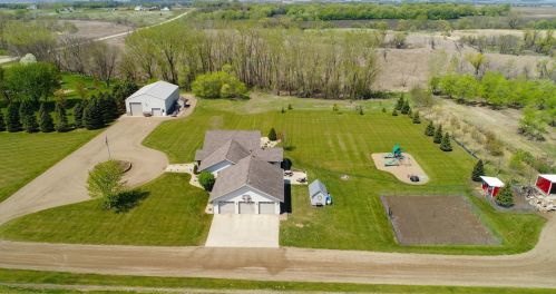 45164 175th St, Morris, MN 56267-4580