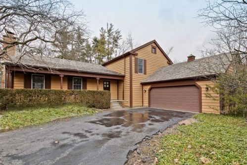 18 Mayfair Ln, Half Day, IL 60069-3223