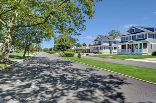 315 Parkway, Point Pleasant Beach, NJ 08742-3275