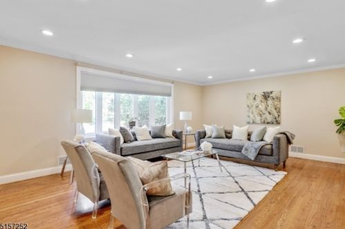 6 Robin Ct, Springfield, NJ 07081-1608