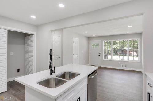 2818 Meadowview Dr, Atlanta GA  30316-4326 exterior