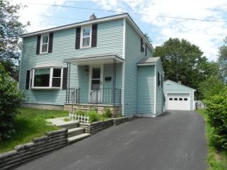 98 Woodbury Rd, Burlington VT  05408-2450 exterior