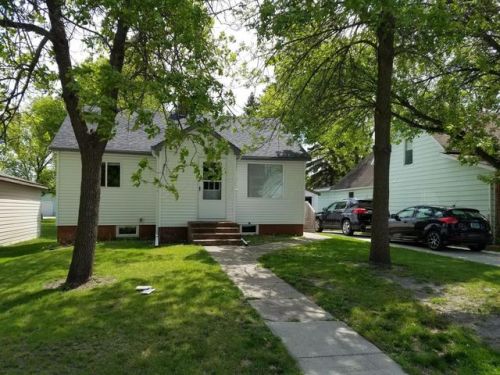 317 3rd Ave, Hankinson, ND 58041-4032