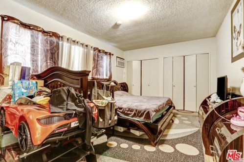 343 Riverdale Dr, Glendale CA  91204-4825 exterior