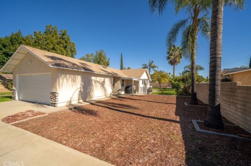 902 Shady Ln, Glendora, CA 91740-5395