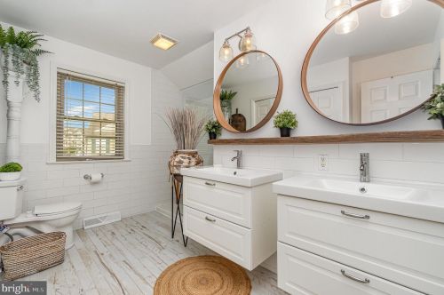 691 Royal View Dr, Lancaster PA  17601-2874 exterior