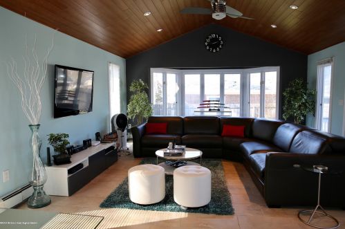 1607 3rd Ave, Tinton Falls NJ 07712-5721 exterior