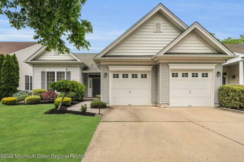 33 Crooked Stick Rd, Jackson Twp, NJ 08527-4032