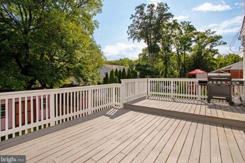 6803 Braddock Rd, Springfield VA  22151-3016 exterior