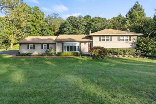 32 Morgan Dr, Wallingford, CT 06492-2641