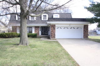 625 Huntington Ln, Schaumburg, IL 60193-3158