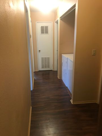14221 Winchester Dr, Mojave, CA 93501-2107