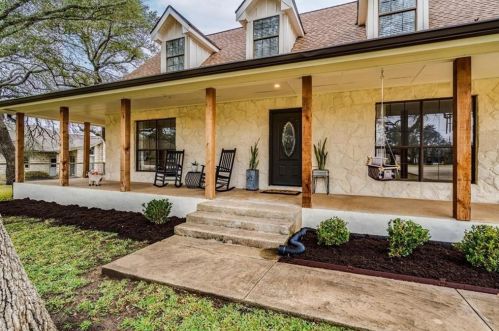 307 Shadywood Ln, Mount Sharp, TX 78620-9228