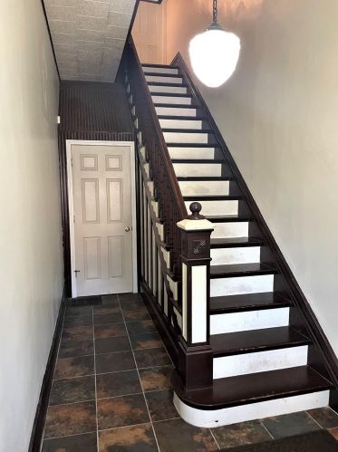 2462 Fairview Ave, Cincinnati OH  45219-1162 exterior