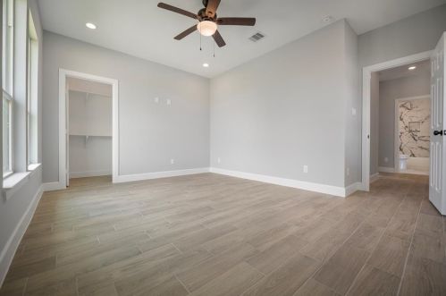 620 Longhorn Trl, Angleton TX 77515-9623 exterior