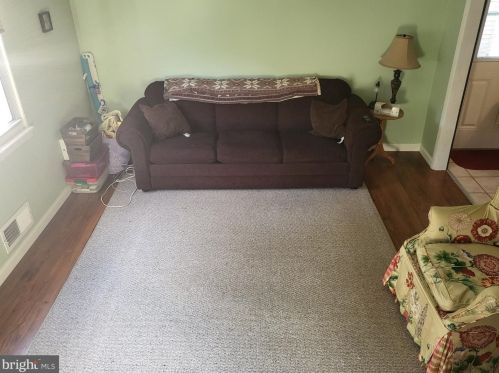 37 Longwood Dr, Trenton NJ 08620-2415 exterior