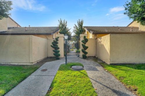 3156 Andre Ln, Turlock, CA 95382-1061