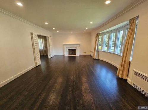 562 Churchill Rd, Teaneck NJ  07666-2900 exterior