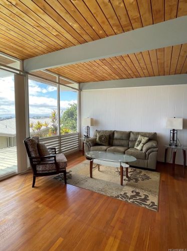 1462 Pule Pl, Honolulu, HI 96816-1821
