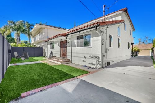 15751 Morrison St, Van Nuys CA  91436-1543 exterior