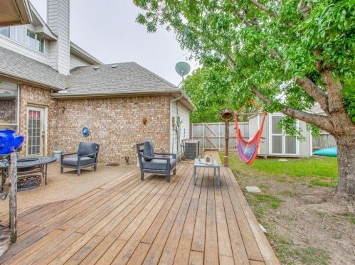 4401 Bay Vly Dr, Garland TX  75043-1874 exterior