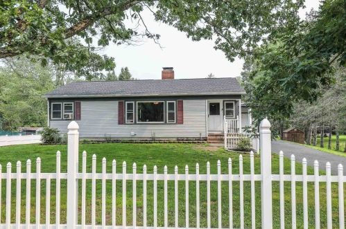 821 Portland St, Rochester, NH 03868-8412
