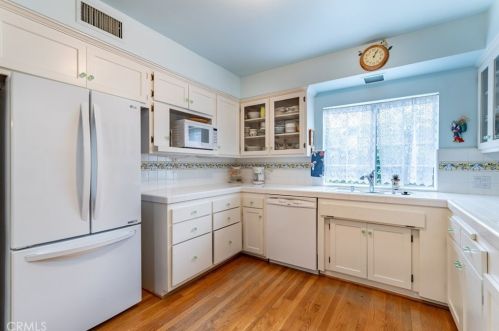 3902 Altura Ave, Glendale CA 91214-2501 exterior