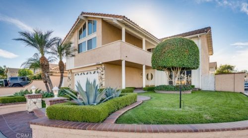 15631 Sunburst Ln, Huntington Beach, CA 92647-2944