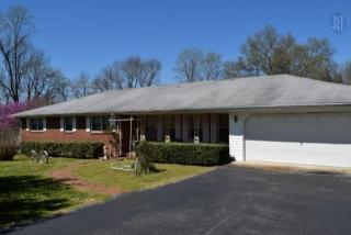 1556 Roberts Ridge Rd, Manchester, TN 37355-4829