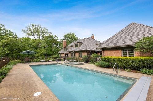 3602 Madison St, Oak Brook, IL 60523-2745