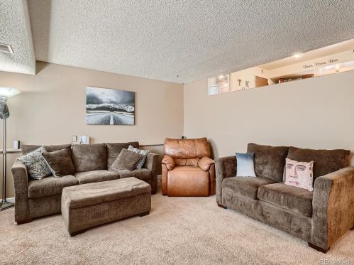 5321 Pagosa Way, Aurora CO 80015-2452 exterior