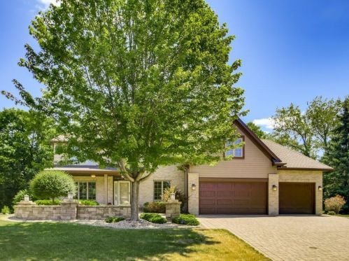 5652 Erik Ln, Saint Paul, MN 55126-4812