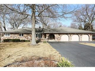 620 68th St, Willowbrook, IL 60527-5352