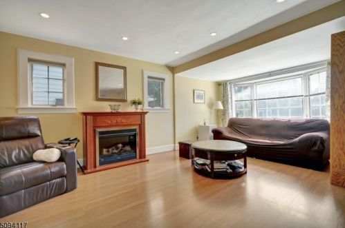 10 Phillips St, Bloomfield, NJ 07003-4104