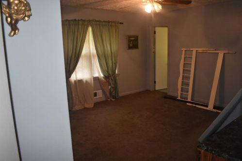 250 Hamilton E Holmes Dr, Atlanta GA  30318-7422 exterior