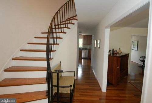 8341 Garfield Ct, Springfield VA  22152-1718 exterior