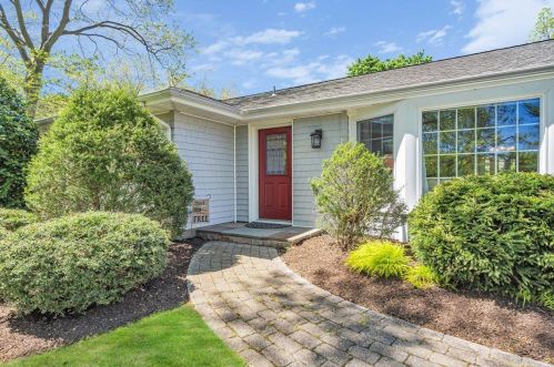 33 Pelican Rd, Middletown, NJ 07748-3237